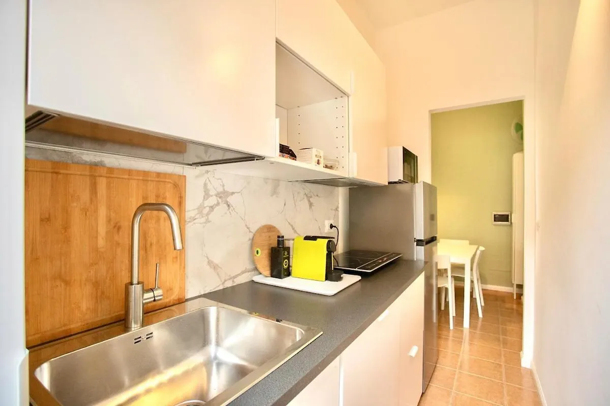 Cozy One-Bedroom Apartment In Milan 0*,