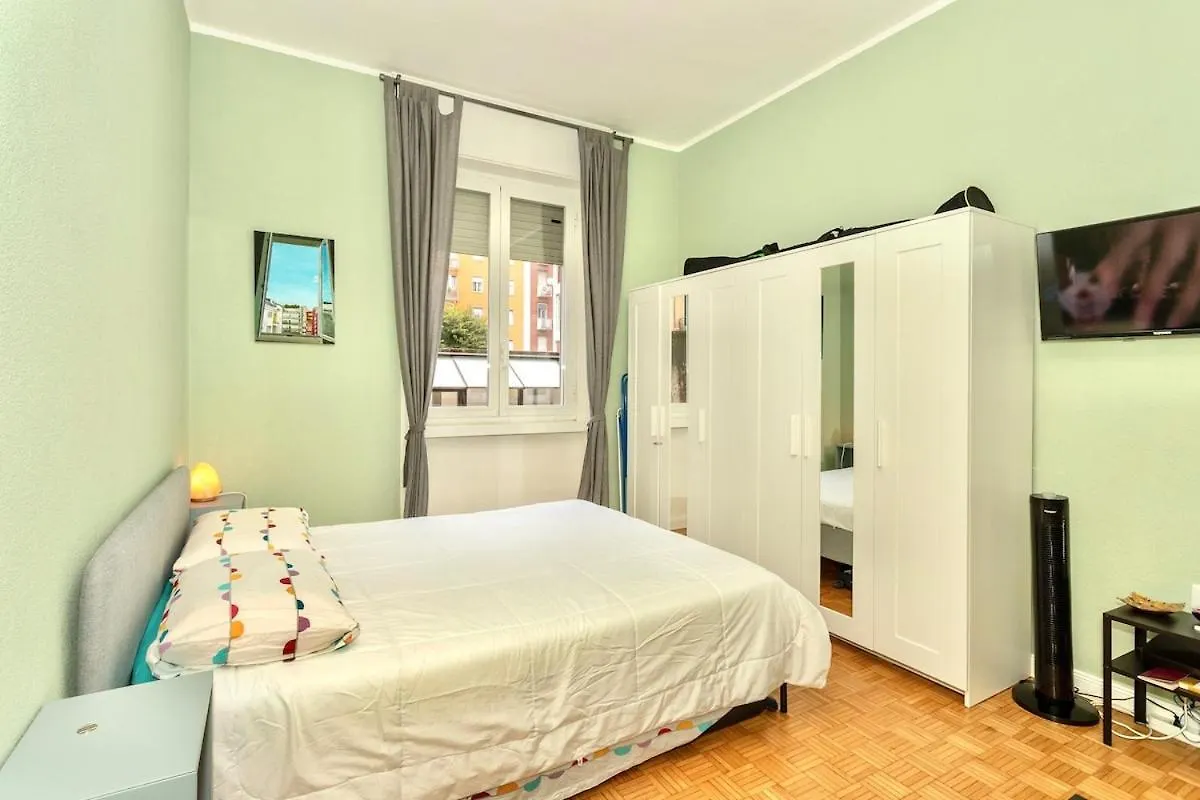 Cozy One-Bedroom Apartment In Milan Italy