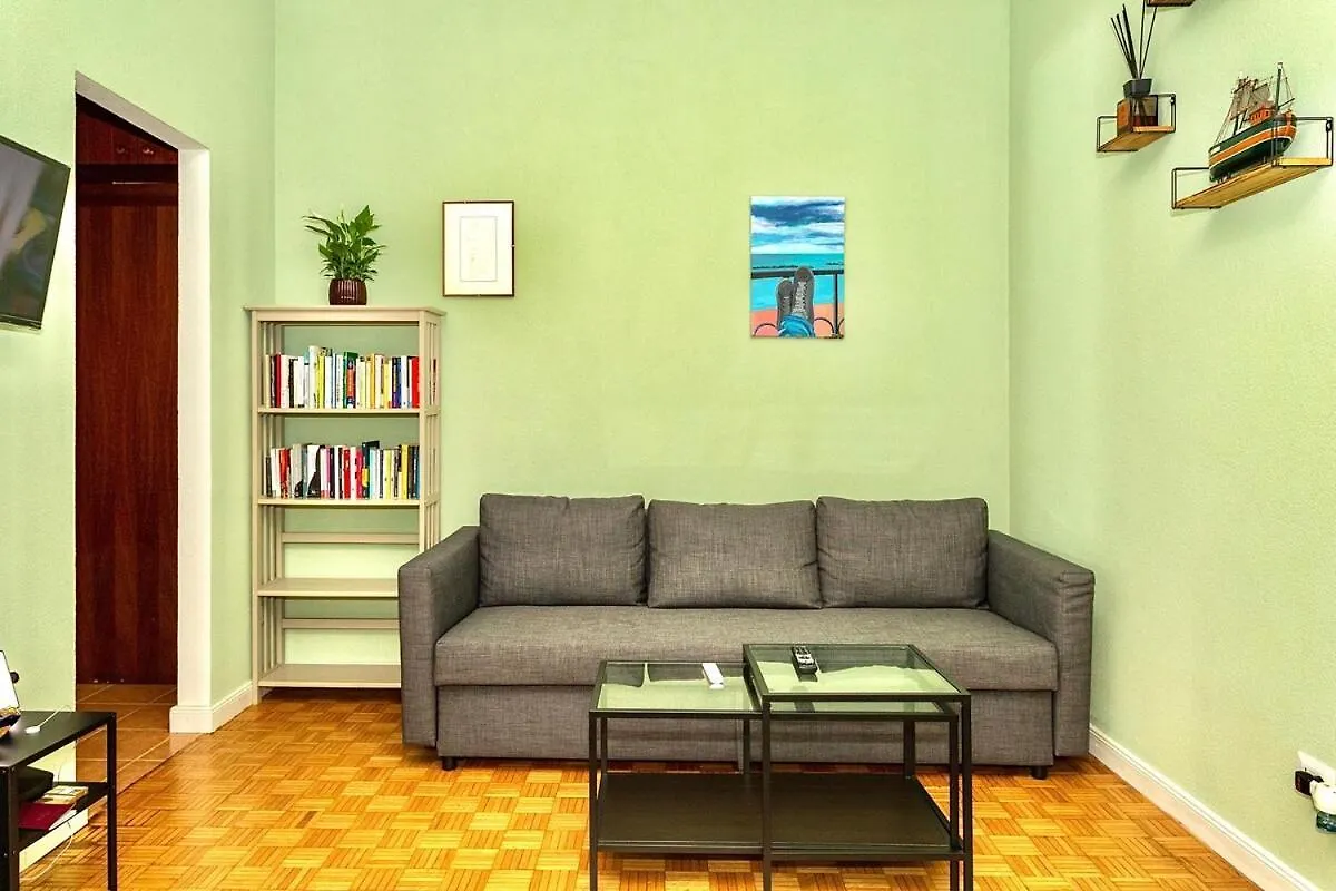 Cozy One-Bedroom Apartment In Milan contacts